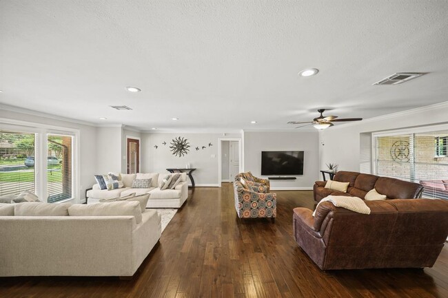 Building Photo - 4943 Cheena Dr