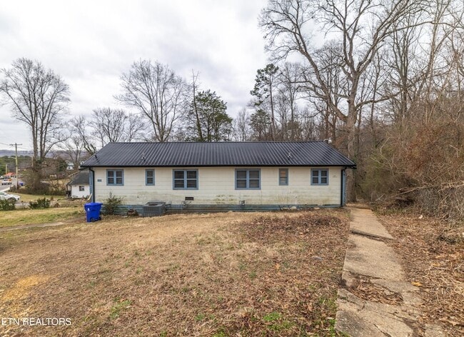 Building Photo - 219 Highland Ave