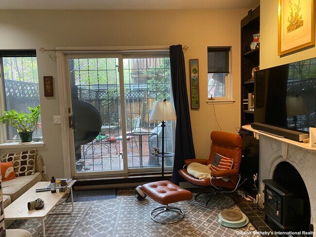 Building Photo - 36 Dartmouth St