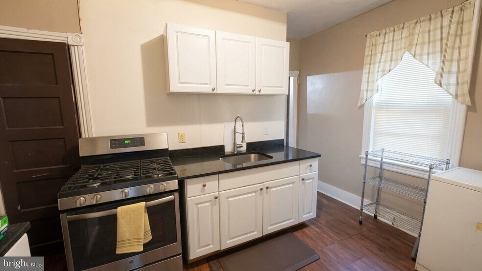 Building Photo - 43 Edgemere Ave