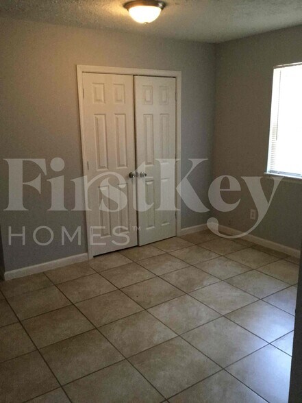 Building Photo - 8894 Raven Dr