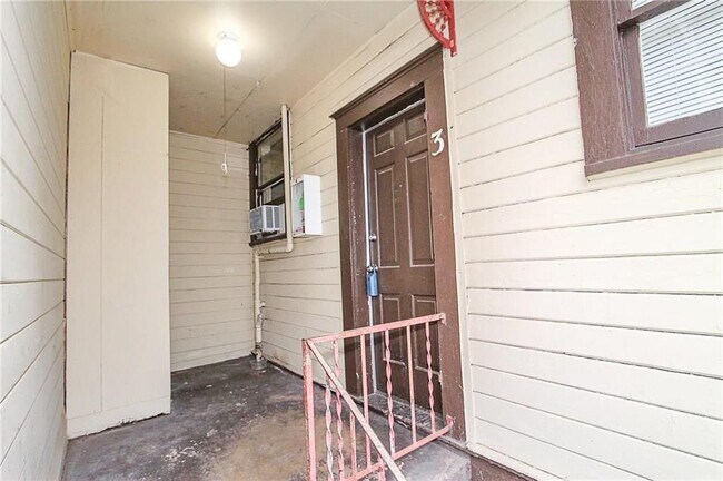 Building Photo - 1300 E Cesar Chavez St