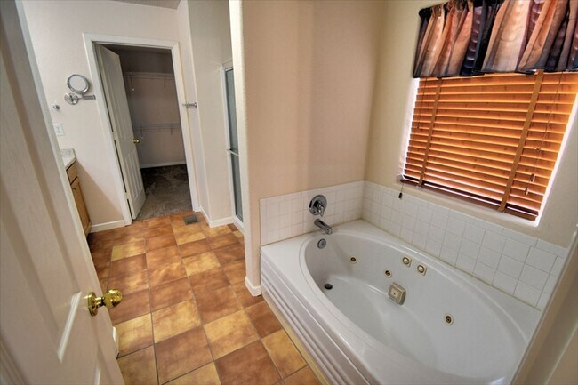 Building Photo - 4 Bedroom Home in Rio Rancho