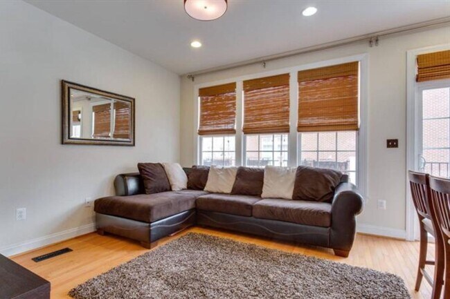 Building Photo - 2149 Red Vine Dr