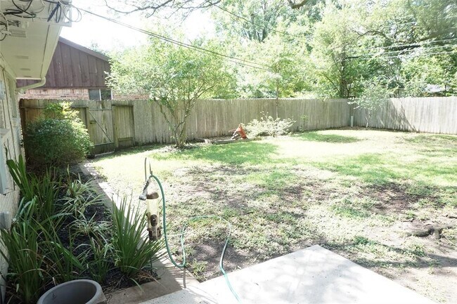 Building Photo - 5727 Braesvalley Dr