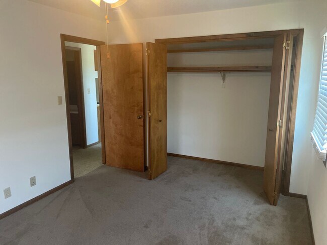 Building Photo - 2940 Leeway Dr