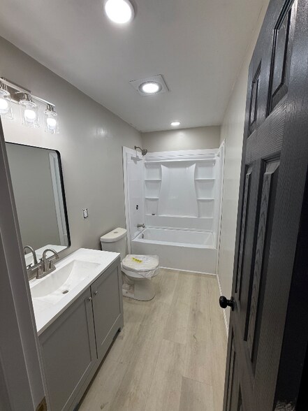 Primary Photo - 1602 Knapp Ave