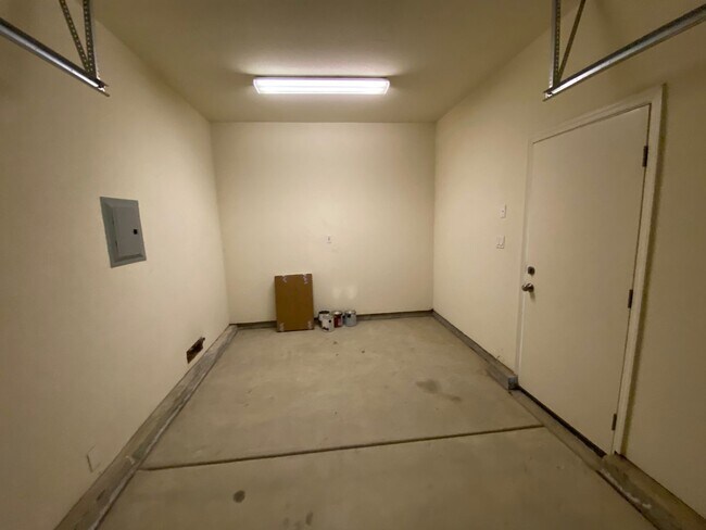 Building Photo - Elegant 2 story home in NW Visalia Coming ...