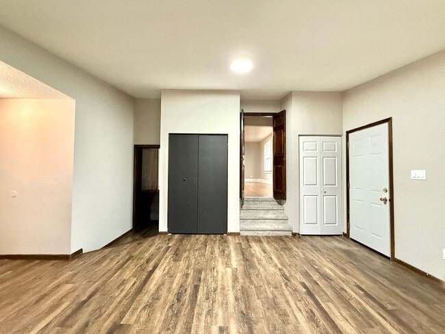 Building Photo - 4 Bedroom House