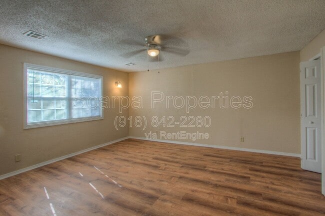 Building Photo - 230 E Zion St