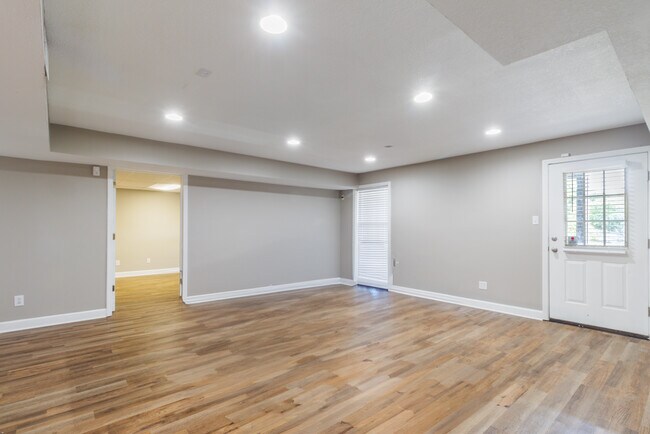 Building Photo - 1100 Winterberry Ln