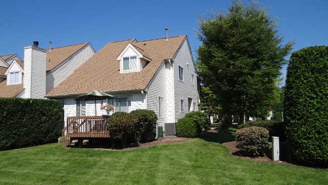 Building Photo - 12 Independence Ct