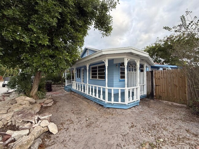 Building Photo - 714 W Lakewood Rd