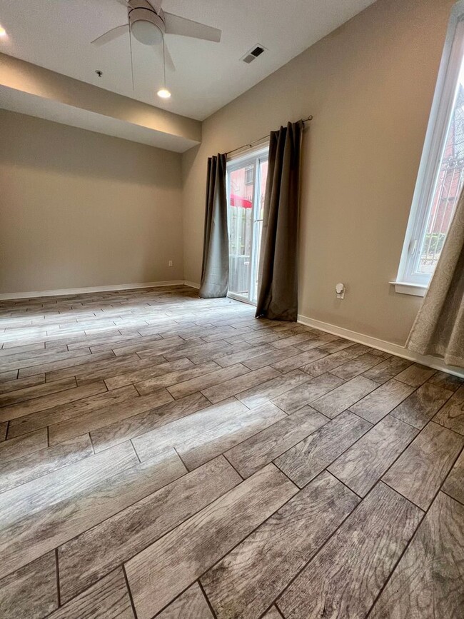 Building Photo - Gorgeous 3-Bedroom Townhome with One-Car G...