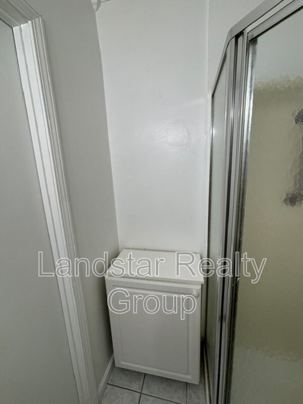 Building Photo - 2127 Grinstead Dr