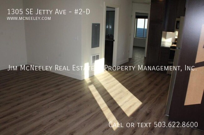 Building Photo - Upper level 2 bed/ 1 bath w/ 1 Assigned Pa...