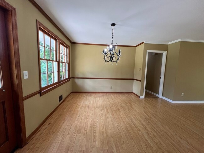 Building Photo - 631 Carlton Dr