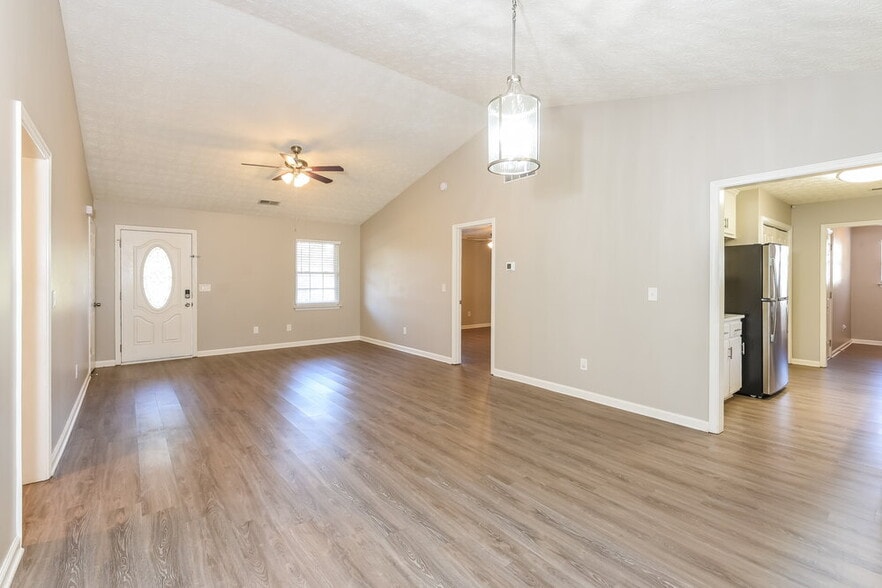 Building Photo - 110 Hunters Keep