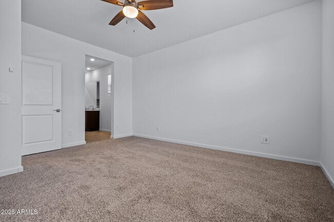 Building Photo - 16006 W Cottontail Ln
