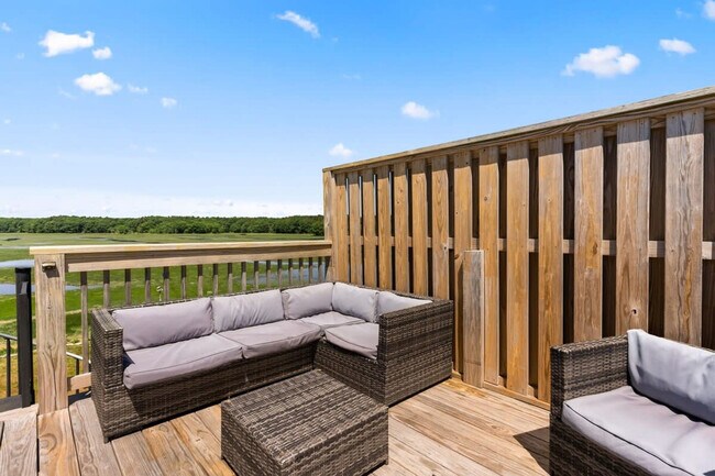 Building Photo - 1611 NH-1A