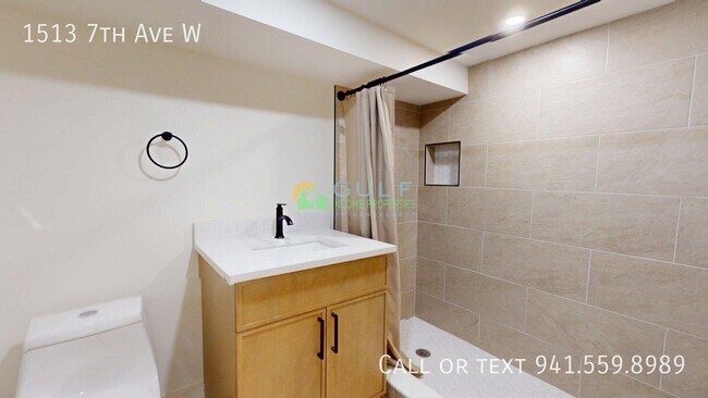 Building Photo - 1513 7th Ave W