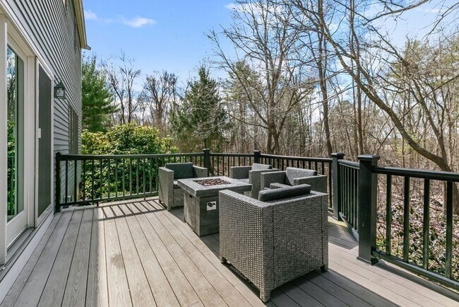 Building Photo - Stunning 3-Bedroom Home with Indoor Pool &...