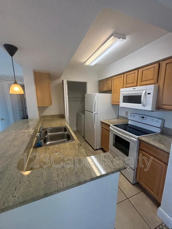 Building Photo - 2915 Winkler Ave