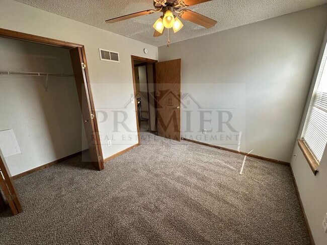 Building Photo - 1039 Dean Dr