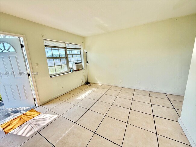 Building Photo - 1041 NW 7th Ct