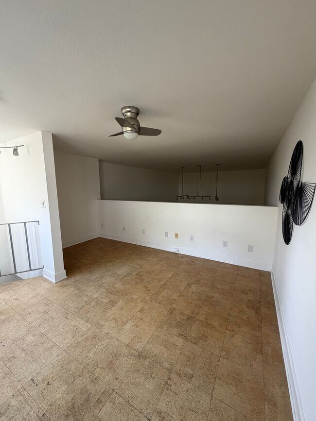 Building Photo - Hollywood Luxury 2 Bed Condo!