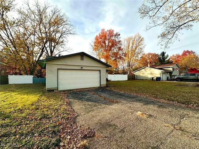 Building Photo - 6192 Jaycox Rd