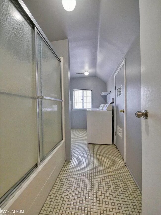Bathroom with washer/dryer - 171 Robertson St