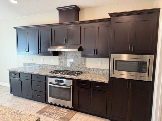 Building Photo - Newer Modern 4 Bedroom 3.5 Bath w/ Bedroom...