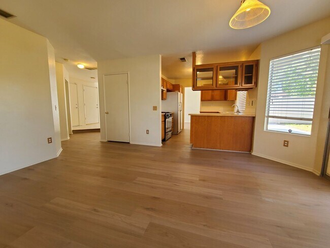 Building Photo - Two-Story 4-Bedroom Home in San Bernardino!