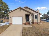Building Photo - Updated Single Family Home in Fayetteville!