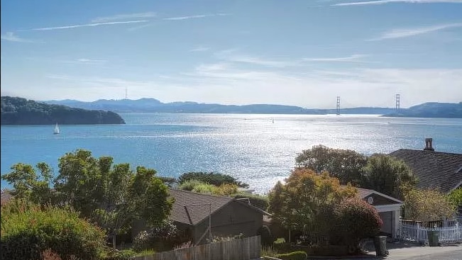 Building Photo - 2381 Paradise Dr