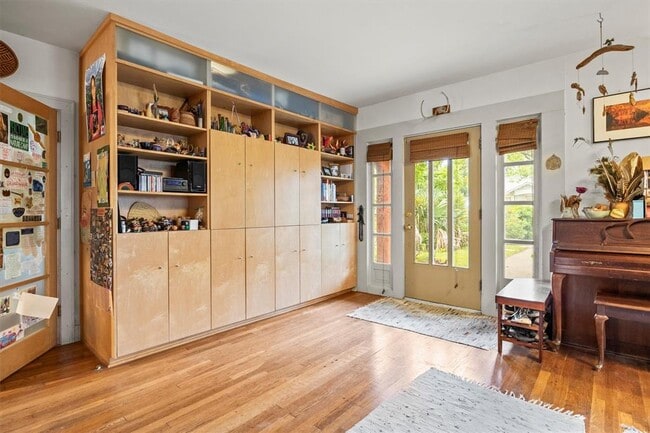 Building Photo - 508 E 38th 1/2 St