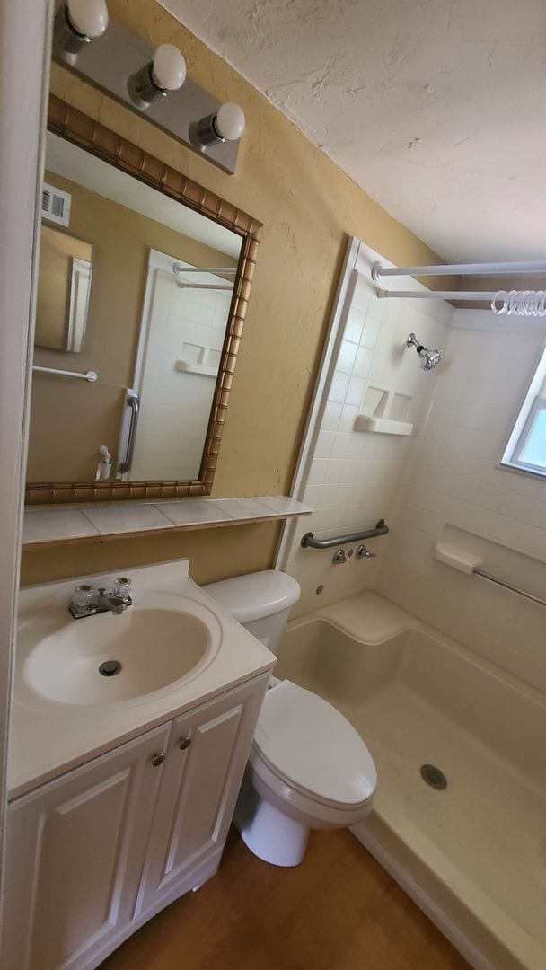 Building Photo - Adorable 2/1 move in ready!