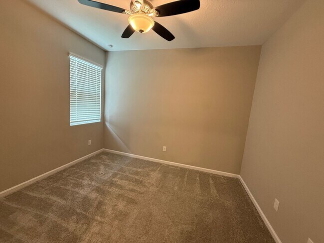 Building Photo - 4/3 Clermont Spacious Home