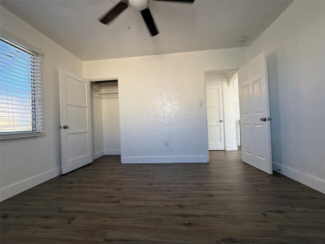 Building Photo - 1739 Moffett St