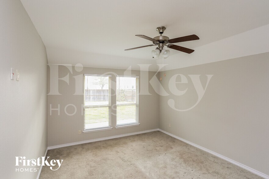 Building Photo - 1001 White Porch Ave