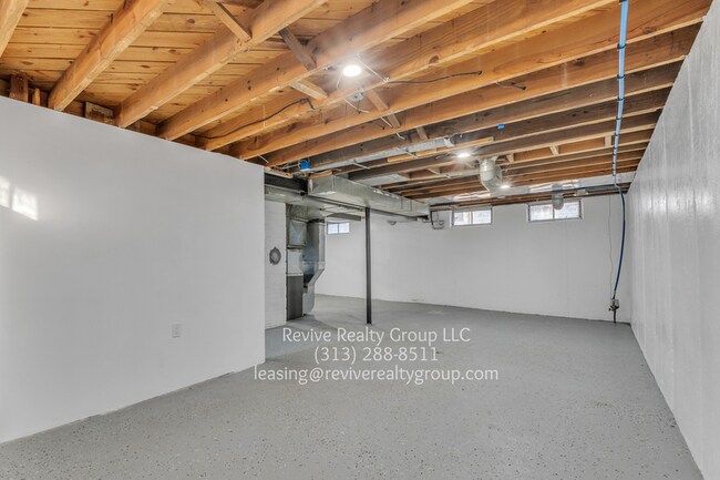 Building Photo - 4802 Niagara St