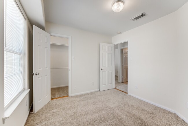 Building Photo - 6118 Yorkglen Manor Ln