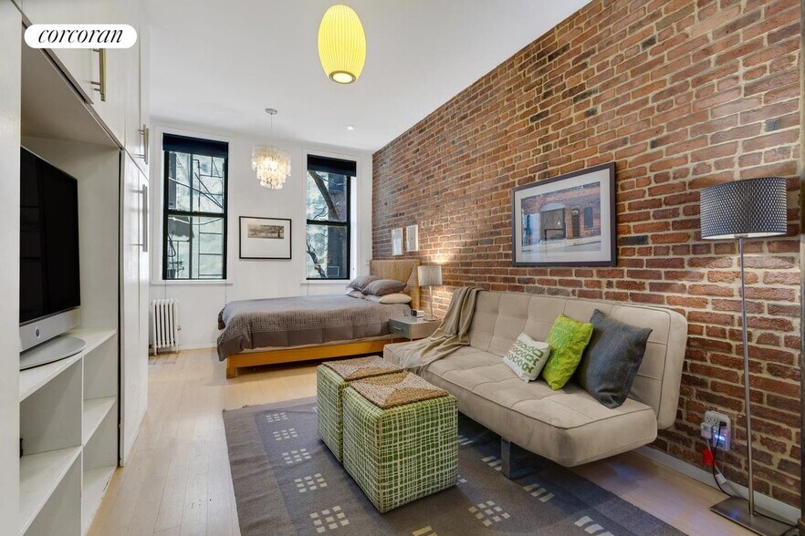 Primary Photo - 105 Thompson St