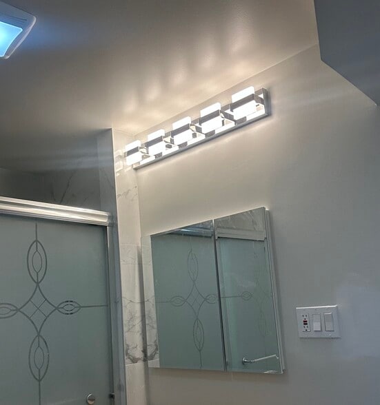 Building Photo - 10 Farm St