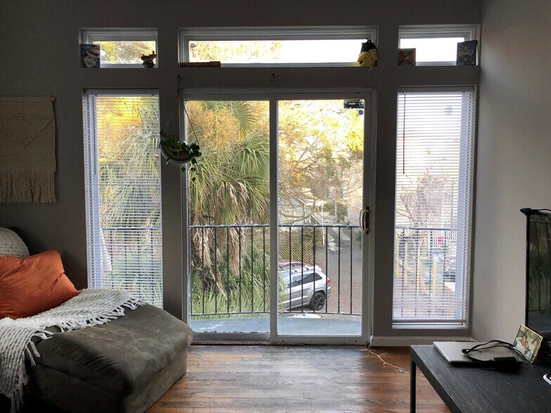 Building Photo - 187 Coming St