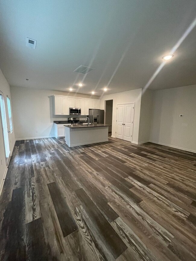 Building Photo - Welcome to this stunning 3-bedroom, 2.5-ba...