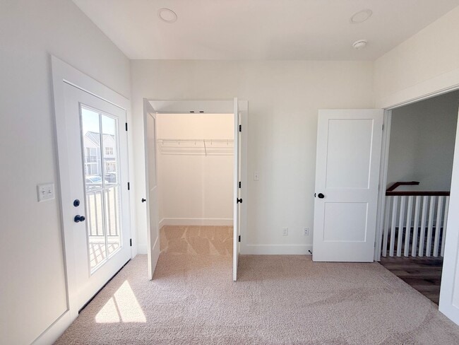 Building Photo - Fuller Style - Spacious 3-Bedroom Townhome with Pool and Pickleball Court