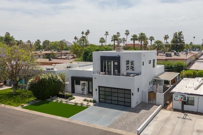 Building Photo - 4533 E Devonshire Ave