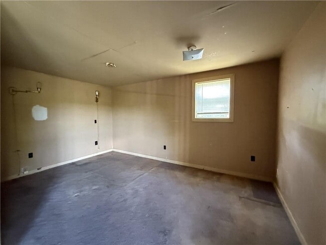 Building Photo - 6231 Zinc Rd